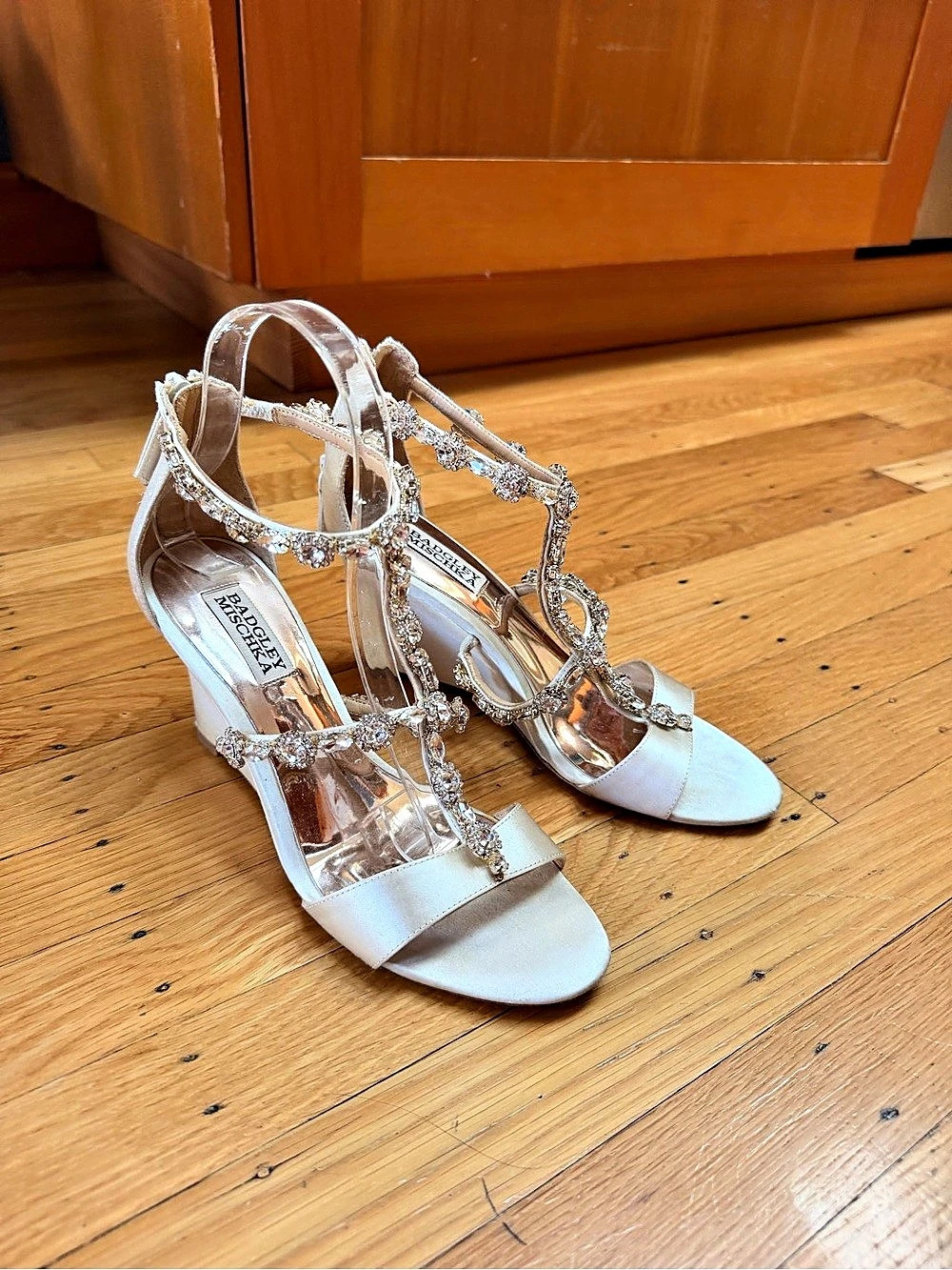 Badgley Mischka Aliyah Wedge Sandal White & Silver US 7.5